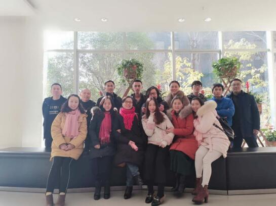 學(xué)海無涯苦作舟，踏浪無痕勇往前